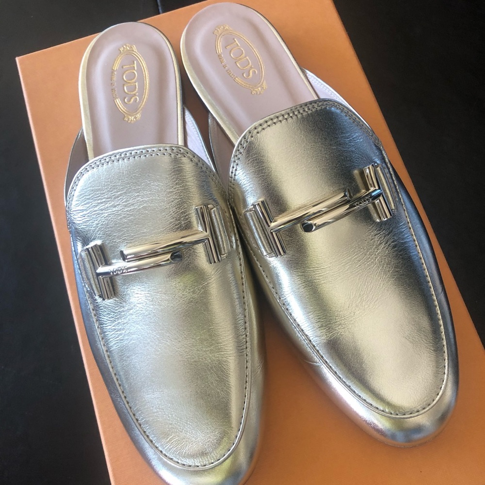 NIB TOD’S Embellished leather slippers Size 38 US8